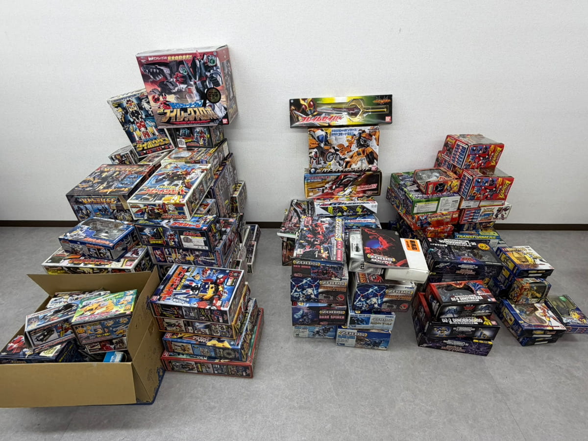 大量の特撮・戦隊シリーズ系玩具